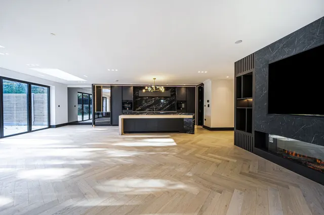 Pipers Green Lane, Edgware, HA8, photo 1