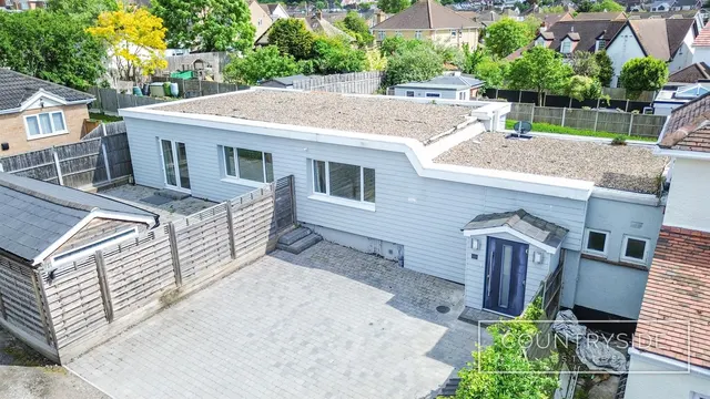 High Road, Benfleet, photo 1