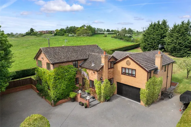 Kidderminster Road, Dodford, B61, photo 1