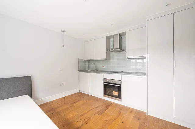 Greenford, UB6, photo 1