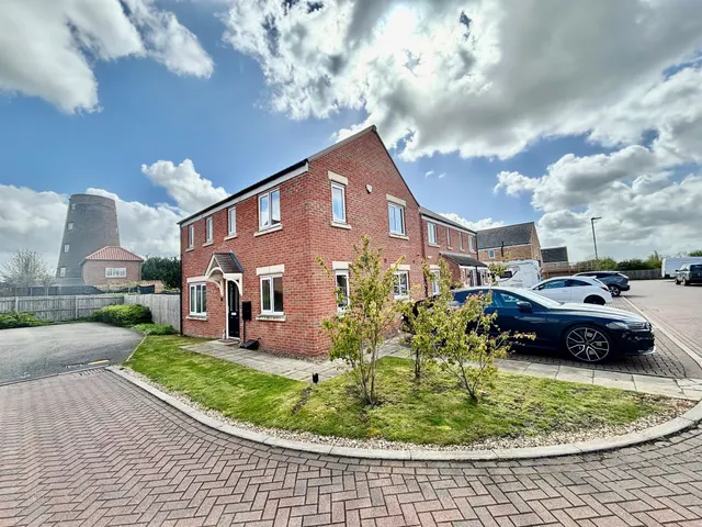 Cornmill Close, Peterborough, PE7, photo 1