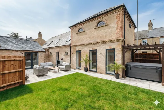 Photo 2 — Fortrey Court, London Road, CHATTERIS, PE16