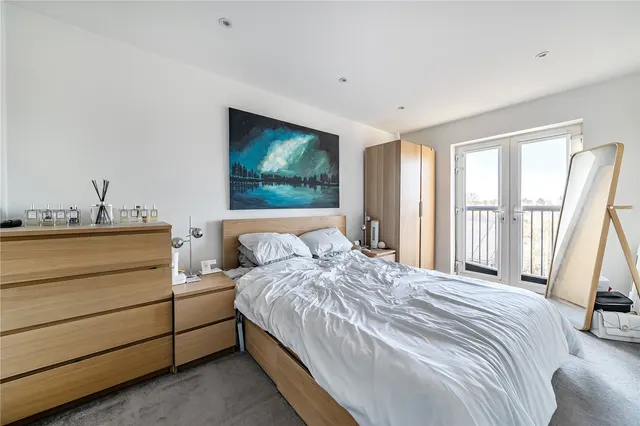 Photo 3 — Falcon Way, Bracknell, Berkshire, RG12 8DQ