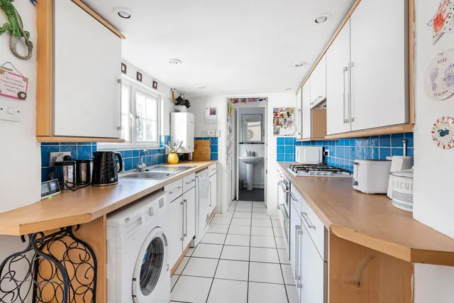 Armstrong Road, Englefield Green, TW20, photo 3