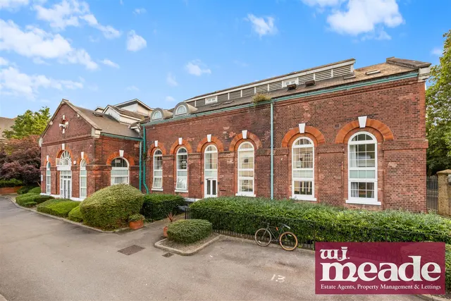 Woolwich Manor Way, photo 1