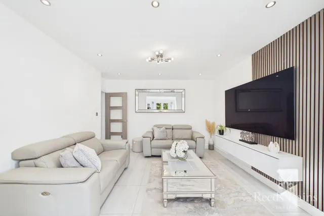 Photo 3 — Goldington Drive, Oakes, Huddersfield, West Yorkshire, HD3