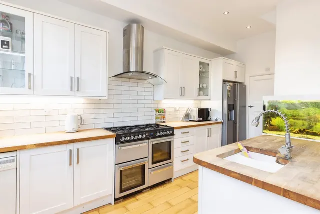 Priestley Terrace, BRADFORD, photo 1
