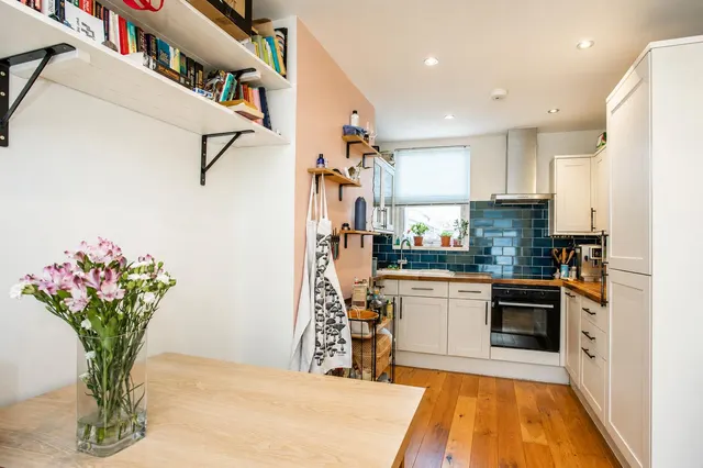 Bow Common Lane, Mile End, photo 1