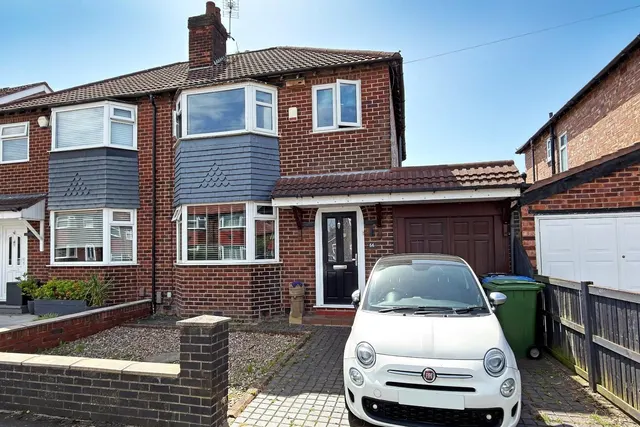 Vale Road, Timperley, Cheshire WA15 7TG, photo 1