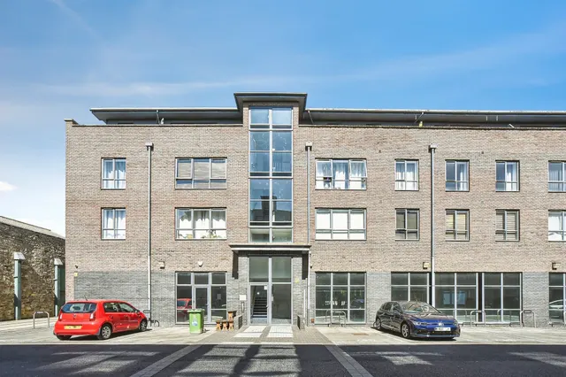 Fire Fly Avenue, Swindon, SN2, photo 1