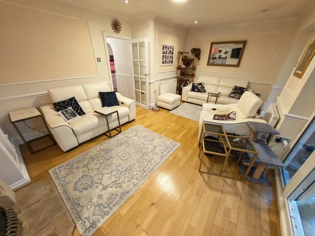 Ealing Road, Northolt, UB5, photo 3