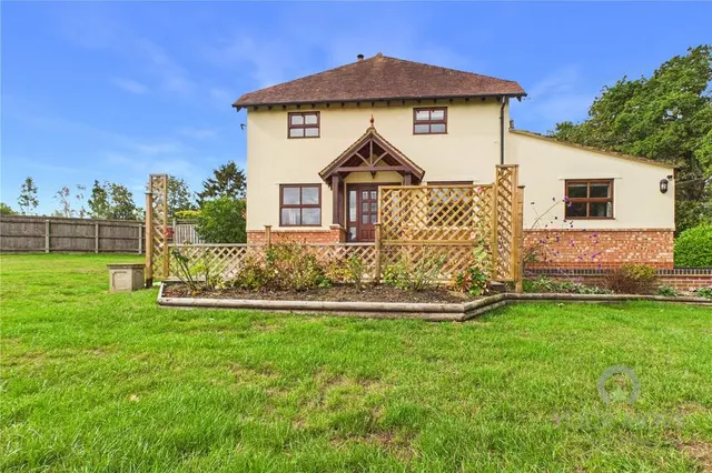 4 bedroom house — Blackmires Lane, Silverstone, Northamptonshire, NN12