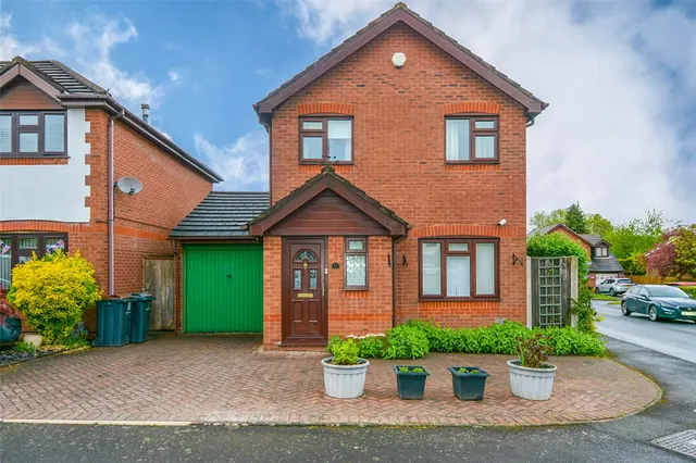 Bishops Gate, West Heath, Birmingham, B31 4AJ, photo 1