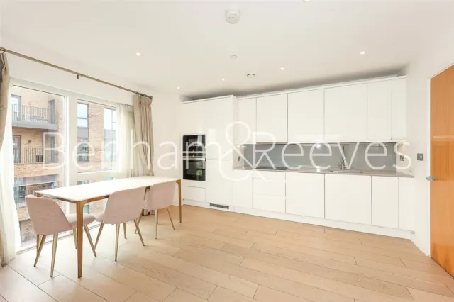 May House, Beaufort Park, NW9, photo 1