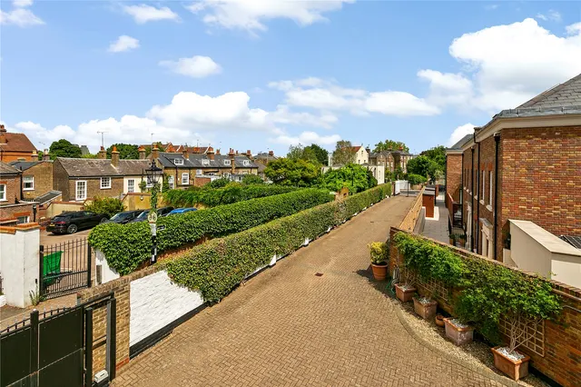 Abercorn Mews, Richmond, TW10, photo 2