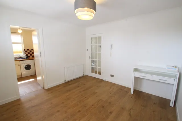 Photo 3 — Eastwood Avenue, Shawlands, G41 3RT