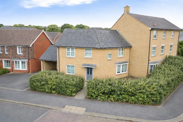 Crocus Drive, SITTINGBOURNE, photo 1