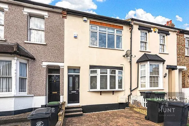 Smeaton Road, Woodford Green, IG8, photo 1