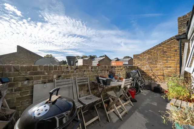 Woodvale Walk, SE27, photo 1