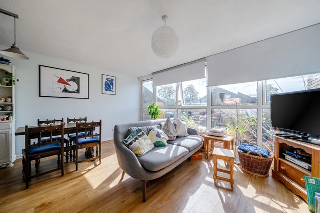 Woodvale Walk, SE27, photo 1