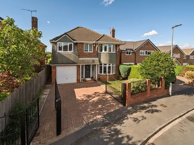 Chevet Grove, Wakefield, WF2, photo 1