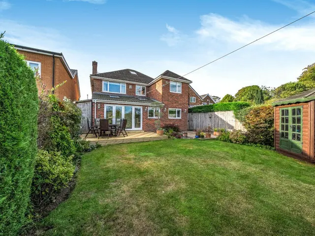 Chevet Grove, Wakefield, WF2, photo 2