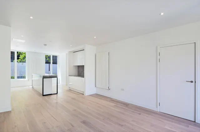 4 bedroom house, Royal Crest Avenue, Royal Wharf, E16
