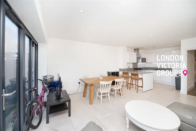 Pipit Drive, London, photo 3