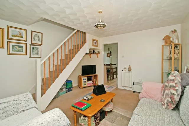 Glendale Crescent, Mount Hawke, TR4, photo 3