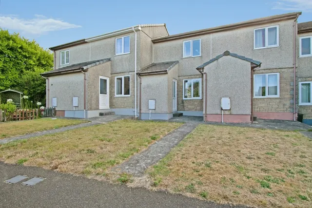 Glendale Crescent, Mount Hawke, TR4, photo 1