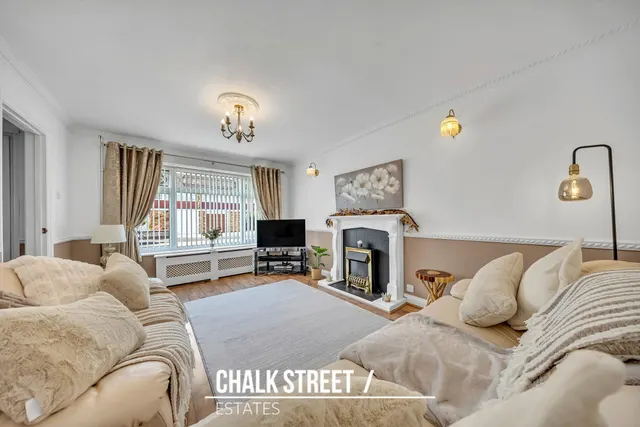 Photo 2 — Tangmere Crescent, Hornchurch, RM12 5PX