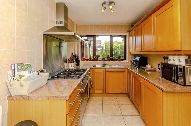 Photo 3 — Greville Close, Penkridge, Stafford, Staffordshire, ST19