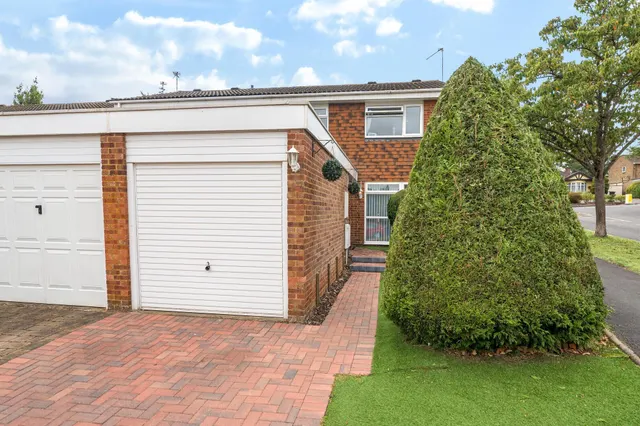 Ward Close, Ware, SG12, photo 1