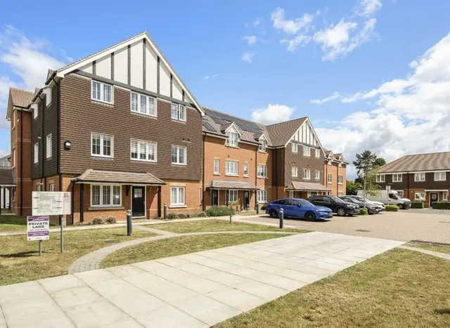 Gatehouse Close, Ashford, TW15, photo 1