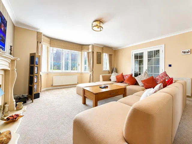 Photo 2 — Greenoakhill Road, Uddingston, Glasgow, G71 7PS