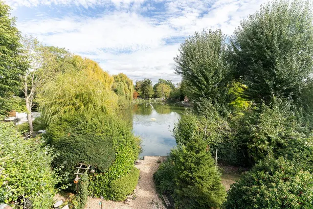 Parkway, Gidea Park, RM2, photo 2