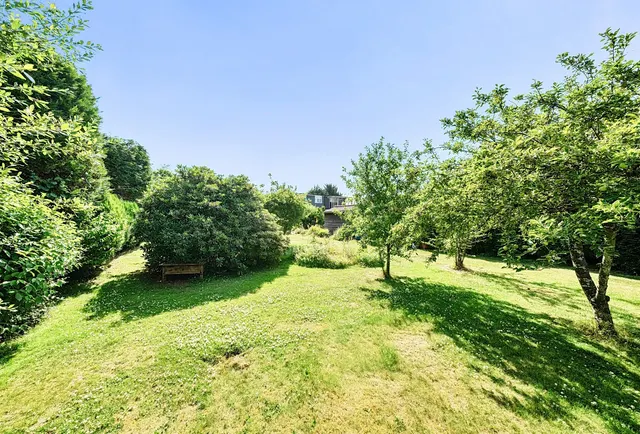 Photo 3 — Woodroyd Avenue, Horley, RH6 7EF