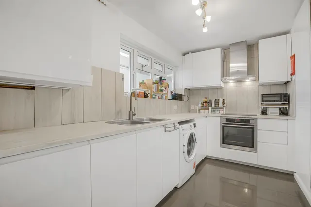 Oakleigh Park North, London, N20, photo 1