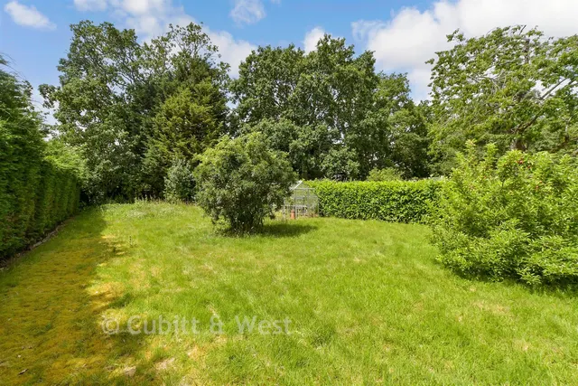 Nuthurst Avenue, Cranleigh, GU6, photo 3