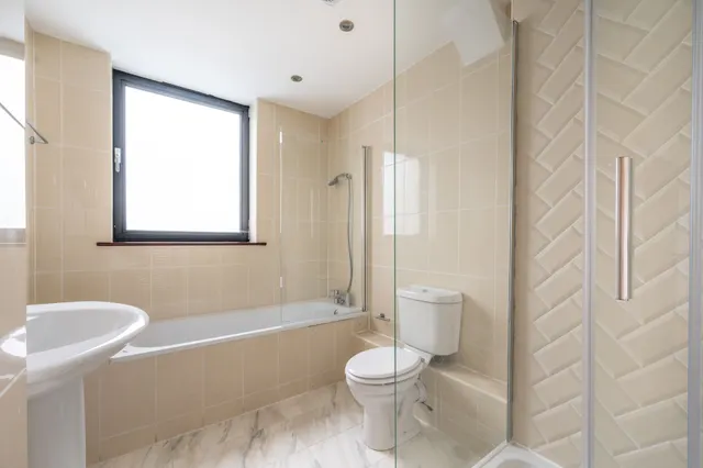 Photo 2 — Flat 9, Metro House, 98-122 Green Street, London