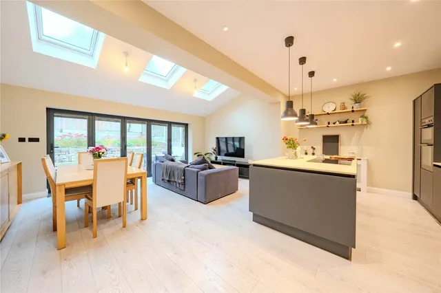 Allerton Grange Crescent, Leeds, LS17, photo 2
