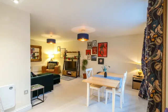Manor Gardens Close, Loughborough, LE11, photo 2
