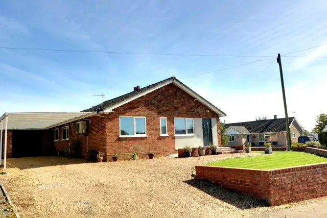 St Pauls Close, Brockdish, photo 2