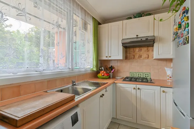Flat 2, Frensham Court, Phipps Bridge Road, Mitcham, photo 1