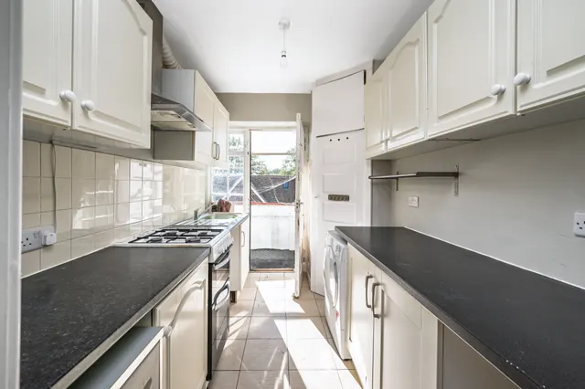 London, NW11, photo 2