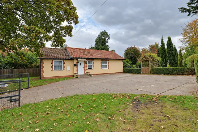 The Bungalow East Acridge, Barton-Upon-Humber, DN18, photo 1