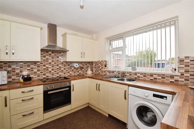 Buckfast Close, Wigston, LE18, photo 3