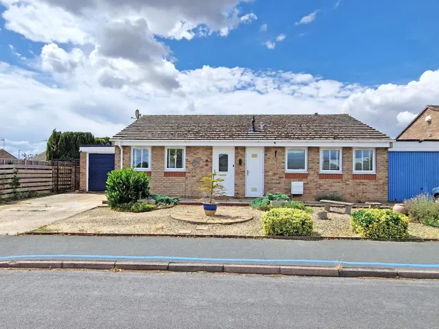 Browning Drive, Bicester, photo 1