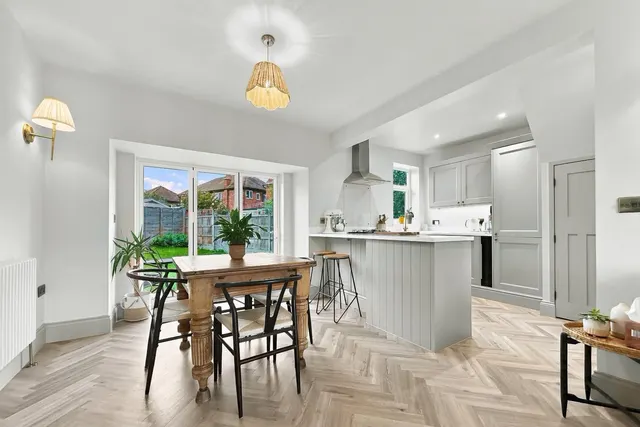St. Georges Crescent, Timperley, WA15, photo 2