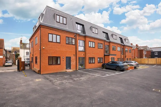 Barttelot Road, RH12 1BJ, photo 1